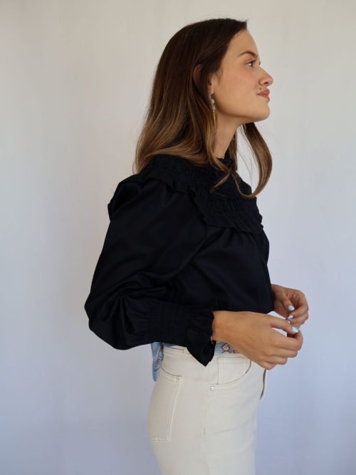 Jeans crudo de mujer de tiro alto con elastán, cinco bolsillos y bajo desflecado