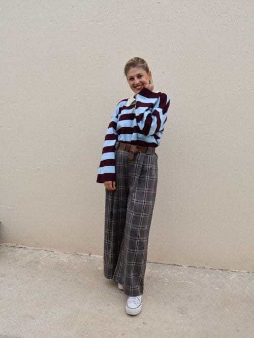Pantalón palazzo gris de cuadros de mujer con cinturón, bolsillos y pernera ancha de PANTTAC.